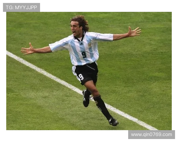 往届足球明星排名表揭示历史传奇球员的辉煌成就与影响力 往届足球明星排名表揭示历史传奇球员的辉煌成就与影响力