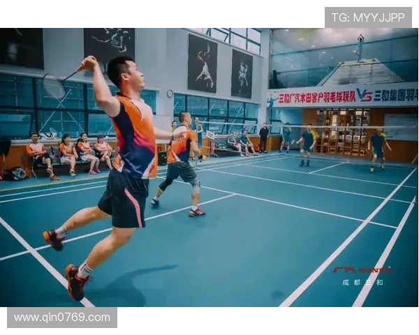 成都羽毛球队奋战邀请赛的拼搏历程与荣耀时刻回顾