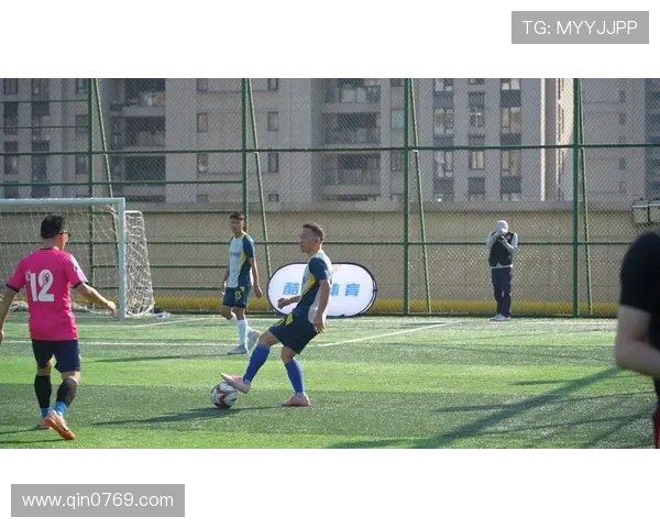 杭州足球队与广州足球队赛后复盘分析灵活性表现及战术调整探讨 杭州足球队与广州足球队赛后复盘分析灵活性表现及战术调整探讨